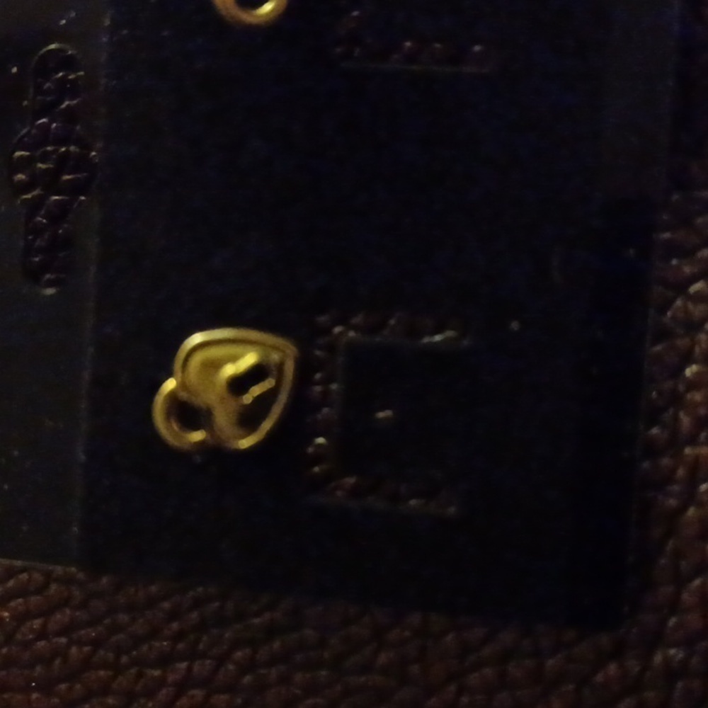 ❤️3/$10❤️ NWOT Pad Lock Earrings - Picture 2 of 3